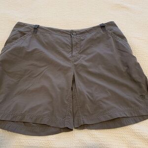 Gray hiking shorts — Mountain Hardwear , size Large